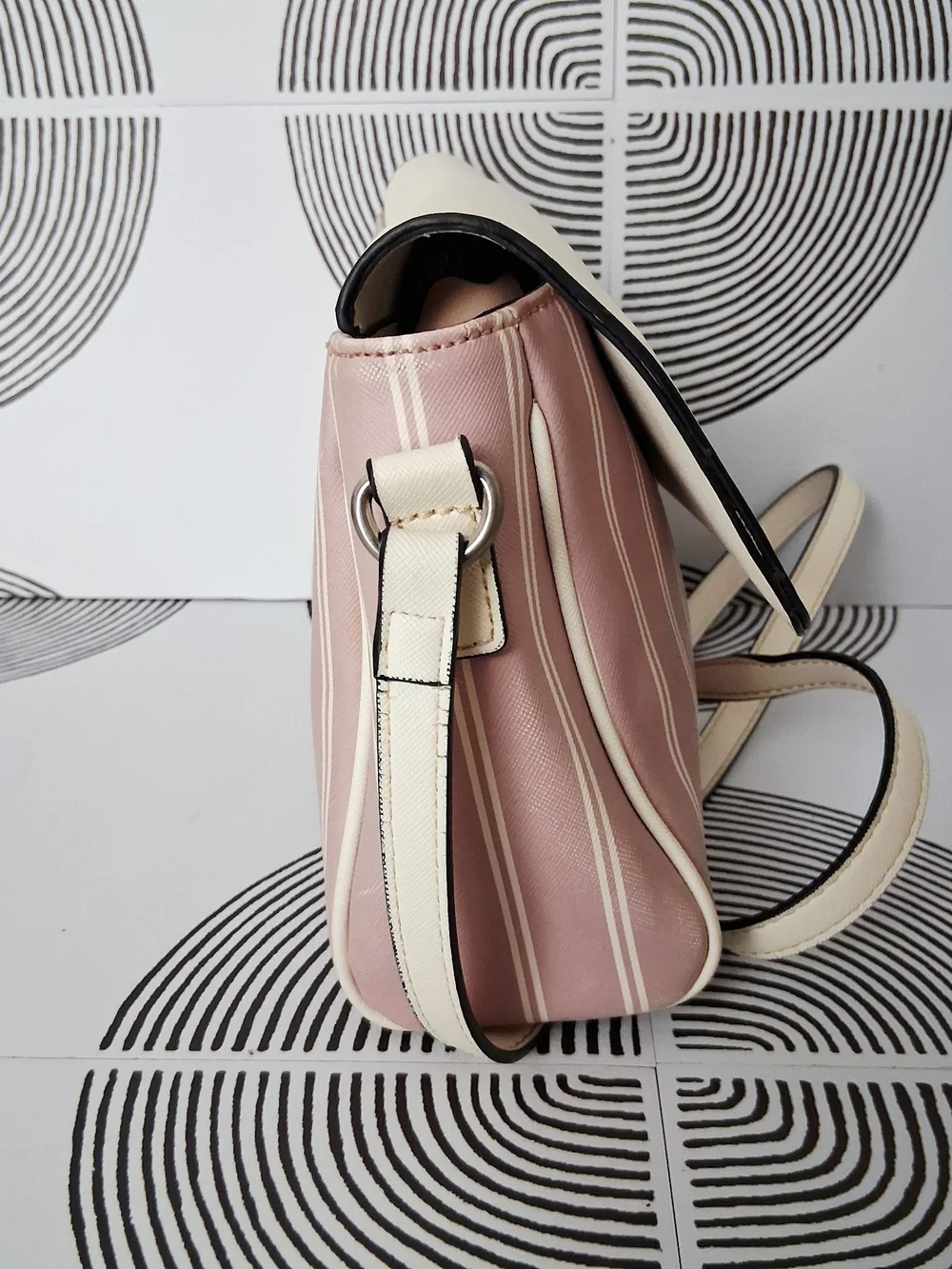 Guess Los Angeles Flap Crossbody Bag Pink Cream Striped Purse Flawed Y2K Charm